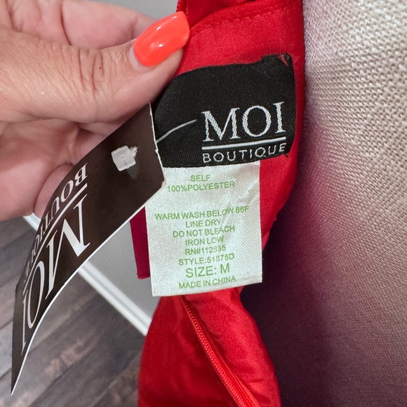 NWT Moi Red Sleeveless Sheath Dress Square Neck Mini. Size M - Picture 3 of 6